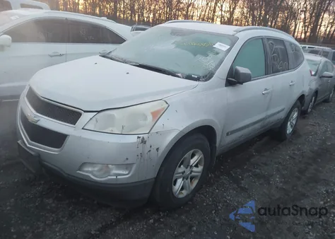 2010 Chevrolet Traverse Ls z USA, uszkodzony, nr VIN 1GNLVEED2AS109970